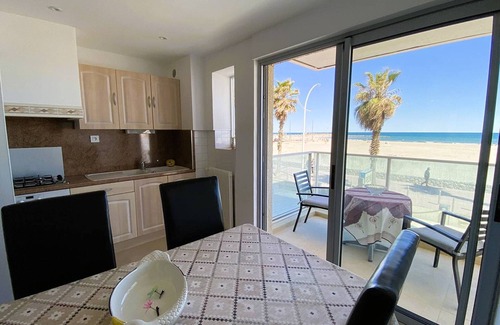 La Jetee Apartment | Charming Two-Bedroom with Loggia and Parking in Canet-Plage