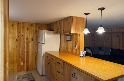 Lindstrom Cabin | Charming Underhill 2-bedroom cabin in lovely Center City with lake access.