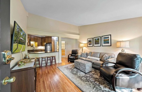 Fontana Condo | Charming 2BR condo in Fontana-on-Geneva Lake with WiFi, AC with Golf Cart