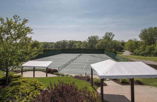 Fontana Condo | Charming 2BR condo in Fontana-on-Geneva Lake with WiFi, AC with Golf Cart