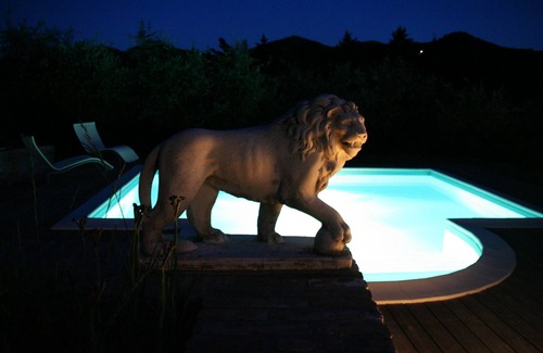 Voltre House | Charming vacation home with pool, sun deck and olive grove