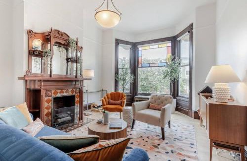Hayes Valley House | Charming Victorian Oasis with an Elegant and Spacious Haven