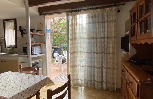 La Jetee Apartment | Charming Villa for 4 with Garden, 400m from the Beach