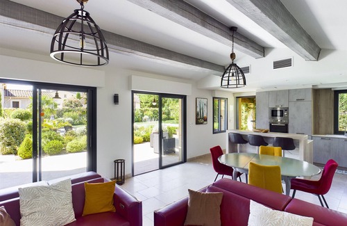 Eygalieres House | Charming Villa in the Heart of Eygalières with Pool & Garden