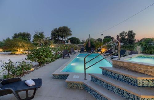 Sisan Villa | Charming villa Nera with pool and hydromassage near the beach