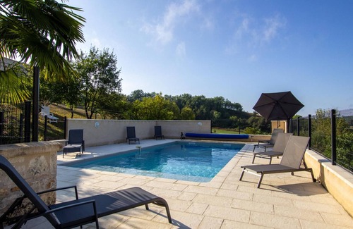 Villamblard Cottage | Charming Villa with Private Pool, Gym, and Garden Near Historic Villages