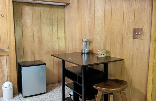 Matthews Beach Apartment | Charming Vintage Apartment in Meadowbrook/Wedgewood