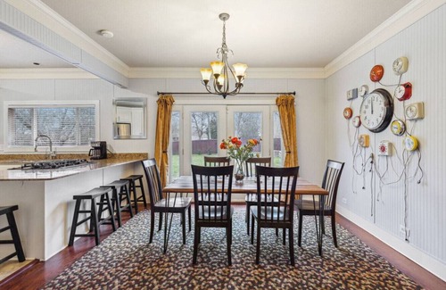 McKinney House | Charming & Warm Cottage in Mckinney!