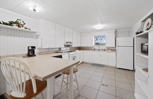 De Funiak Springs Cabin | Charming Waterfront Doublewide with a dock to Juniper Lake