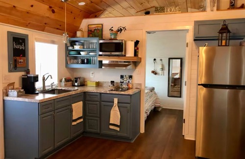 Loretto Cottage | Charming waterfront 1-bedroom cottage in lovely Colonial Beach with WiFi, AC