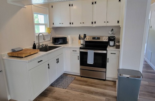 Fort Ogden Cottage | Charming Waterfront Cottage