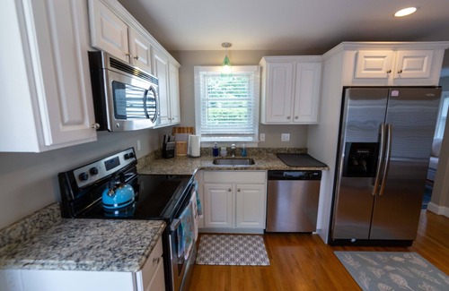 Hyannis House | Charming 'Waterfront District 'Home in the Heart of Hyannisport.