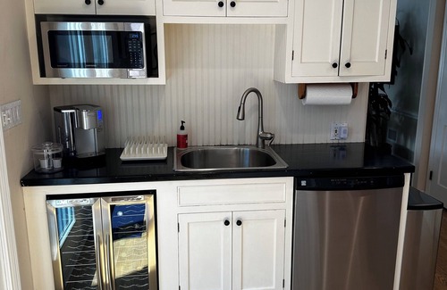 Centerport House | Charming Waterfront 3-bedroom house w pool and fireplaces in lovely Centerport
