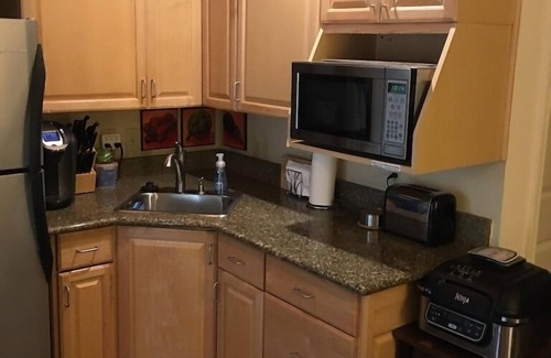 Uptown House | Charming Well-Appointed Casita Near Downtown River Walk and The Pearl