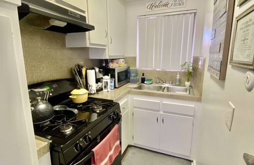 Hawthorne Apartment | Charming well located Apt for business traveler or a couple
