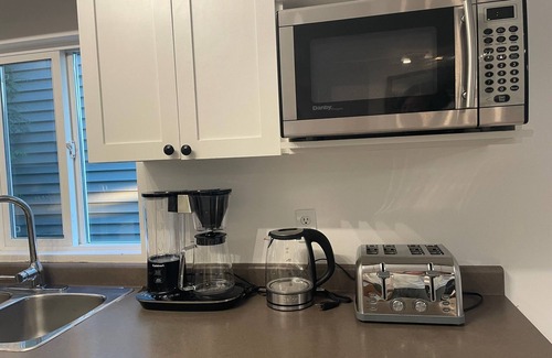 Yorkson House | Charming Whole House in Willoughby