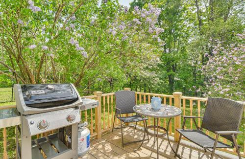 Dryden House | Charming Wilton Vacation Rental with Fire Pit
