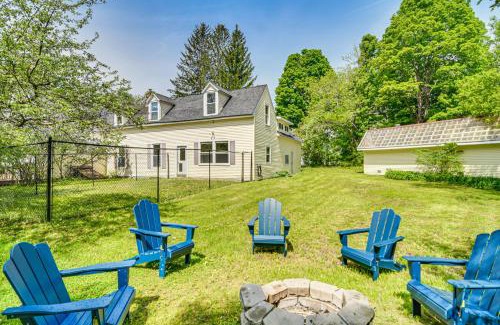 Dryden House | Charming Wilton Vacation Rental with Fire Pit
