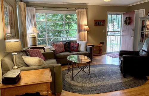 Woodstock House | Charming Woodstock 4 Bedroom Home in SE Portland