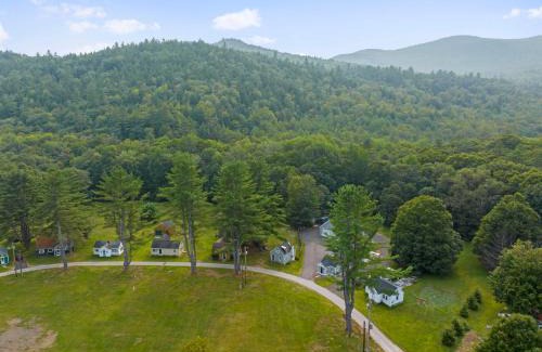 Woodstock House | Charming Woodstock Skylight Retreat-10 Min to Loon