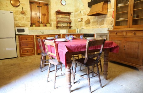 Xaghra House | Charming Xagħra Farmhouse: Pool, Garden & Spacious