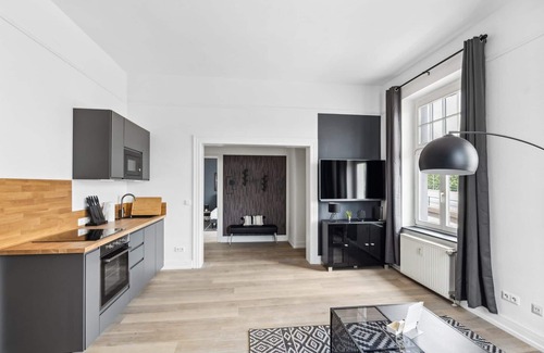 Hamelin Apartment | Charysma: Jewel in anthracite | elegant | stylish | 5 min walk to the old town
