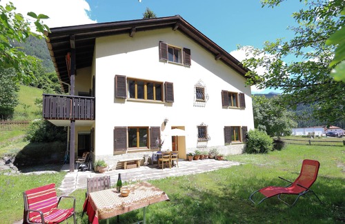 Martina Apartment | Chasa Betty - Garden apartment in the border triangle