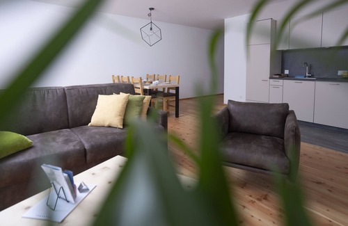 Mustair Apartment | Chasa Helvetia Duai: Newly built 3.5 room holiday flat with exclusive hotel service