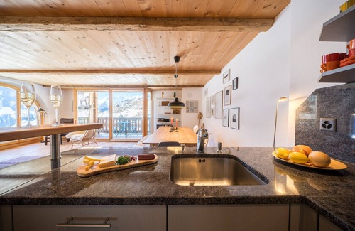 Ardez Apartment | Chasa Pro La Tuor: Renovated exclusive 4.5-room flat in an Engadine house in the historic residential tower from the 13th century
