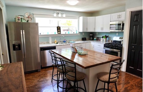 Van Buren Cottage | Chasen Summer! 1/2 Mile from Current River!