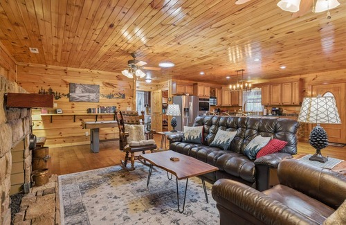 Gatlinburg - Pigeon Forge Cabin | Chasing Cubs Cabin by Beyond Expectations