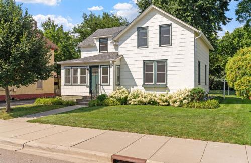Chaska House | Chaska Charmer