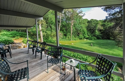 South Kingstown House | "Chat's on the Rocks".Secluded Family Friendly Comfort