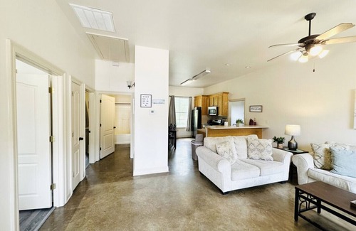 Pine Grove Apartment | Chateau 2, spacious townhouse in Tickfaw, LA
