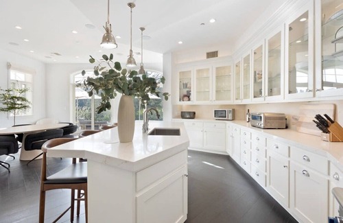 Beverly Hills House | Chateau Beverly Hills by Stay Awhile Villas