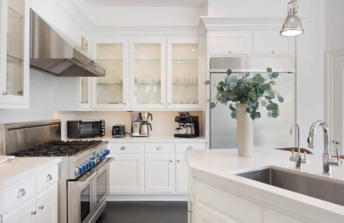 Beverly Hills House | Chateau Beverly Hills by Stay Awhile Villas