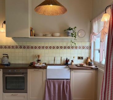 Montreal Bed & Breakfast | Chateau de Pomiro chambres d'hôtes et gîte