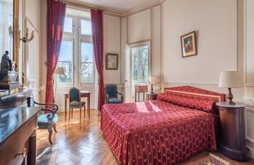 Dangeul Villa | Château in Sarthe with Heated Pool