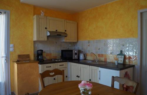Saint-Pierre-d'Aurillac Bed & Breakfast | Chateau Le Livey