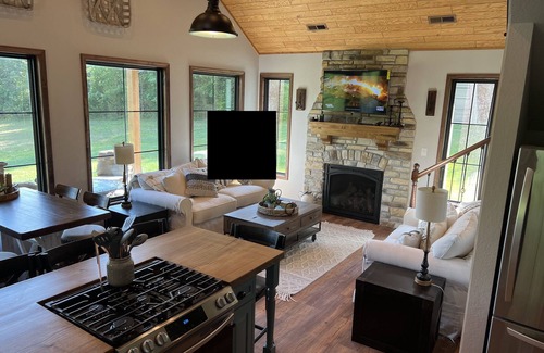 Bourbon House | Chateau on 40 acres with private lake, close to Blue Springs Ranch