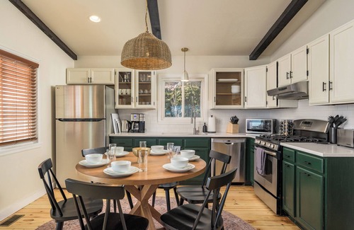 Bailey Cabin | Chateau Summit: Cuddle Cabin, HotTub, Sauna, Pizza Oven, Fitness & Views