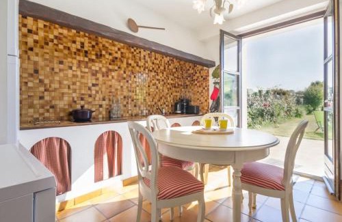 Saint-Joachim House | Chaumière Typique en Brière avec Cheminée, WiFi, et Terrasse - Idéal Familles - FR-1-306-1131