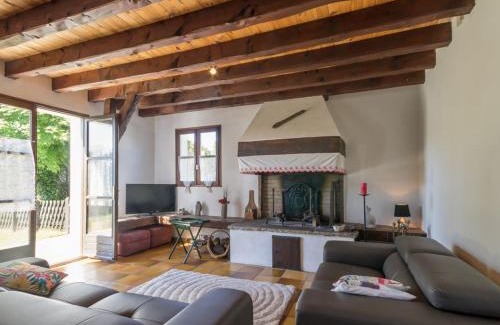 Saint-Joachim House | Chaumière Typique en Brière avec Cheminée, WiFi, et Terrasse - Idéal Familles - FR-1-306-1131
