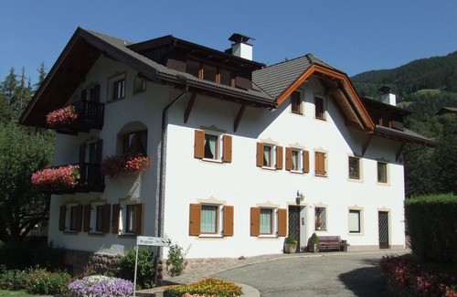 Laion Apartment | cheap apartment in St. Peter/Tal, 4 km before Ortisei