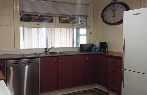 Kaipara District Apartment | Cheap & Cheerful 1-3Bdr roomy Guest-Wing at the 150-yr-old Aratapu School House