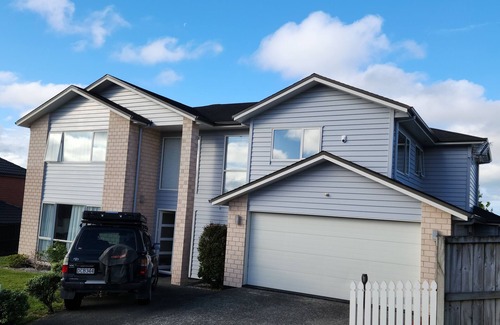 Henderson House | Cheap, Cosy and Comfortable house in Auckland, New Zealand.