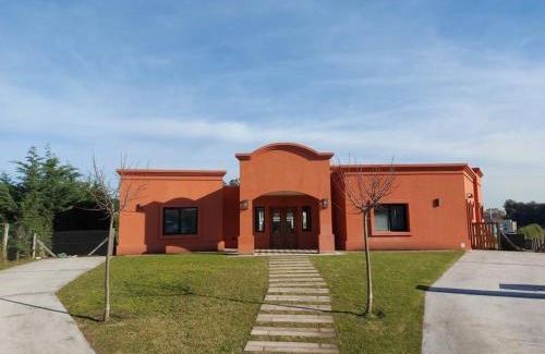 Las Colinas de Peralta Ramos House | Check and Home - Casa Arenas del Sur - 7 Huéspedes en Barrio Privado