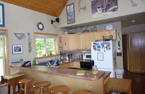 Glacier Cabin | *CHECK OUT THIS AWESOME SECLUDED CABIN + SLEEPER~EASY WALK TO TOWN OF GLACIER