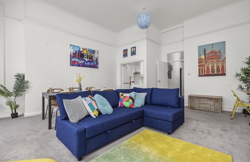 Kemptown Apartment | Cheeky Chappie with Sea Views