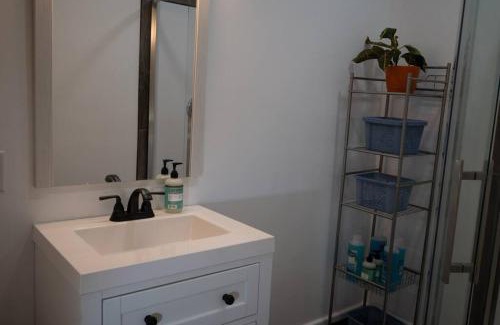 Mars Hill-Blaine House | Cheerful 1 Bedroom Home with Mountain View